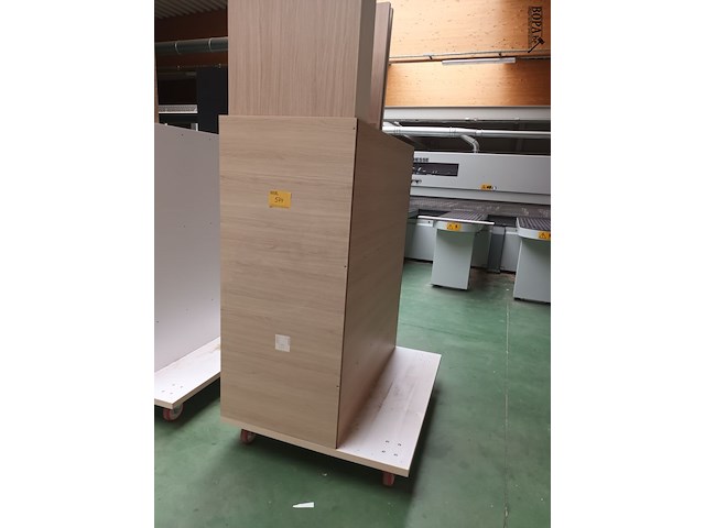 Lot 574 - transportkar met inhoud - afbeelding 2 van  2