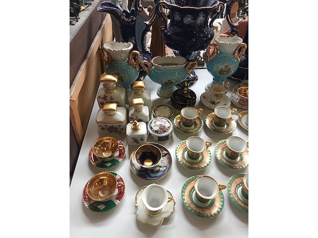 Lot 577 - decoratie in porselein. 60 stuks - afbeelding 2 van  7
