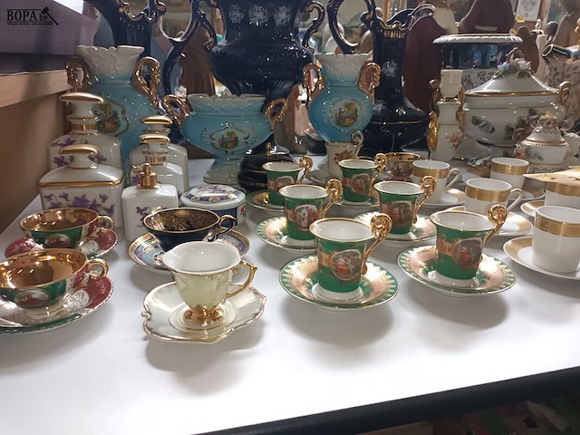 Lot 577 - decoratie in porselein. 60 stuks - afbeelding 3 van  7