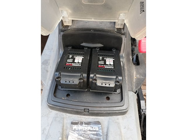 Lot 58 - accu grasmaaier powerplus - afbeelding 4 van  5