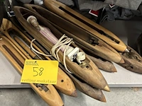 Lot 58 - antieke houten weefspoelen