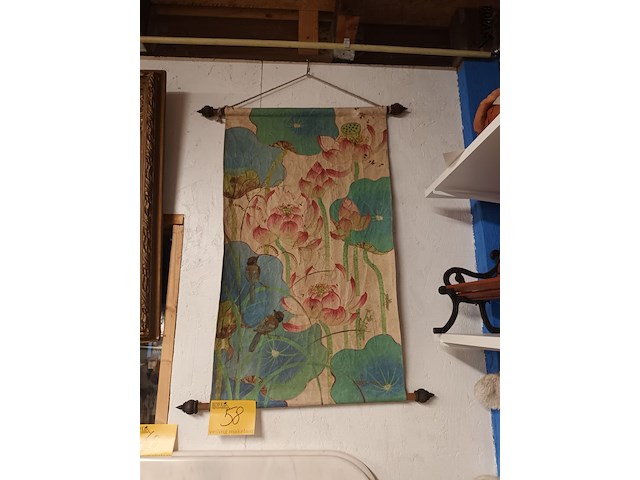 Lot 58 - aziatische hangrol - afbeelding 1 van  4