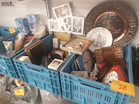 Lot 58 - decoratie. 3 bakken - afbeelding 1 van  7