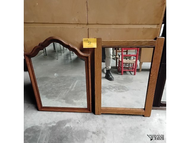 Lot 58 - duo houten spiegels wandbevestiging - afbeelding 1 van  1