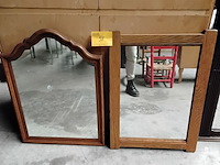 Lot 58 - duo houten spiegels wandbevestiging - afbeelding 1 van  1