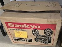 Lot 58 - filmprojector santyo sound 700 - afbeelding 1 van  4