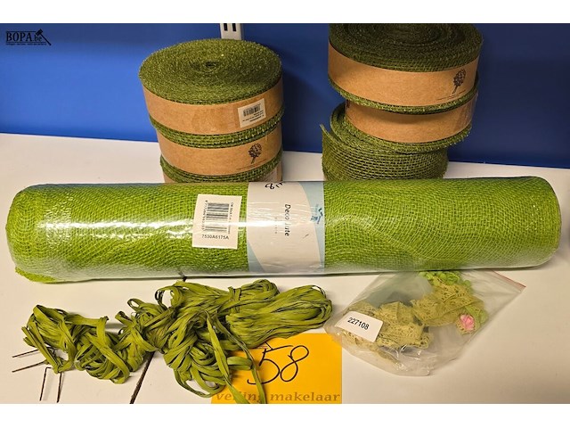 Lot 58 - groene deco jute, lint & rafia - afbeelding 1 van  4