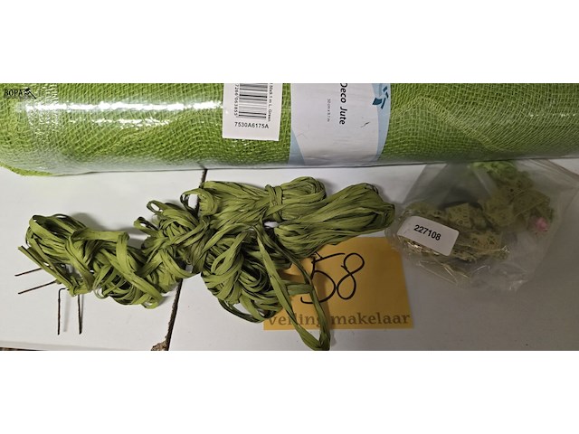 Lot 58 - groene deco jute, lint & rafia - afbeelding 2 van  4