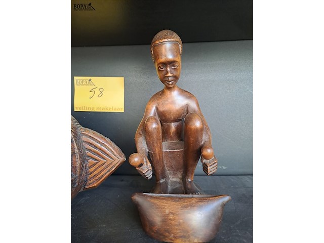 Lot 58 - handgesneden afrikaanse beeltenis - afbeelding 4 van  6