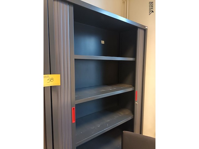 Lot 58 - hoge roldeurkast. 2 stuks - afbeelding 3 van  4