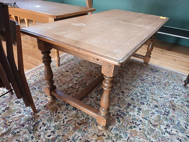 Lot 58 - houten eetkamertafel - afbeelding 2 van  3