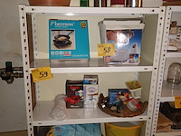 Lot 58 - huisraad en verpakkingsmateriaal. inhoud rek - afbeelding 2 van  5