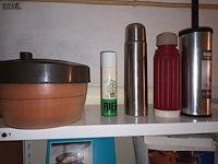 Lot 58 - huisraad en verpakkingsmateriaal. inhoud rek - afbeelding 3 van  5