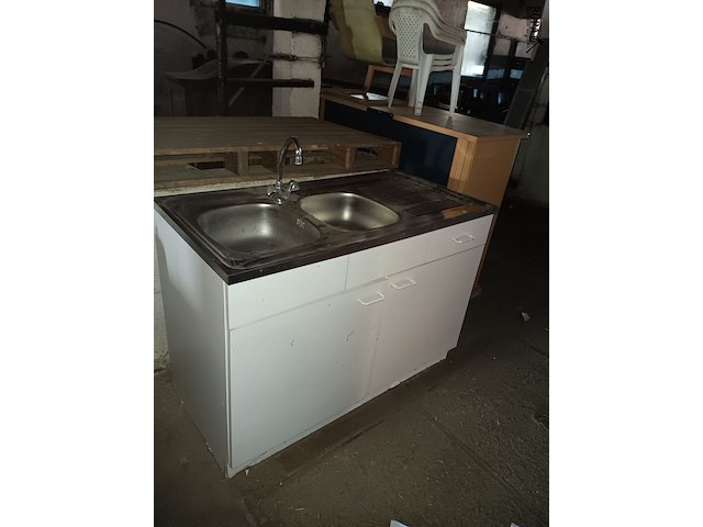 Lot 58 - keukenmeubel met spoelbak - afbeelding 2 van  2