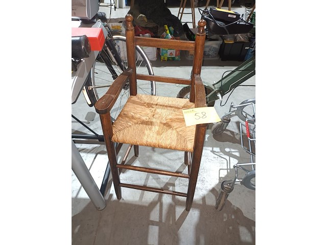 Lot 58 - kinderstoel - afbeelding 1 van  3