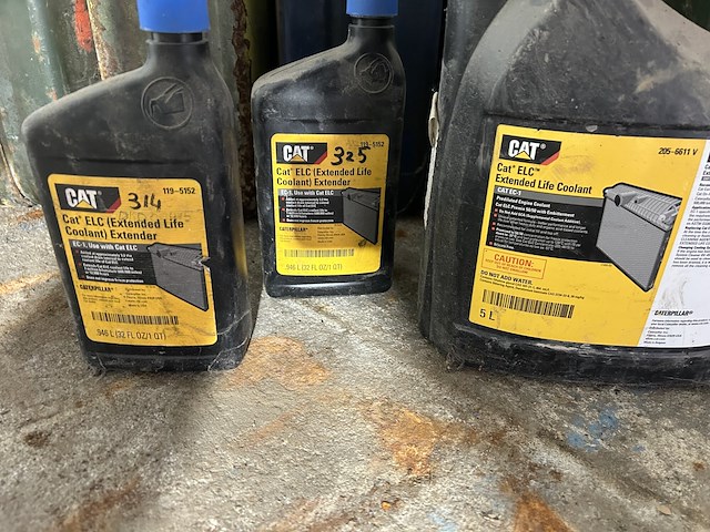 Lot 58 - lot diverse olieën - afbeelding 6 van  8