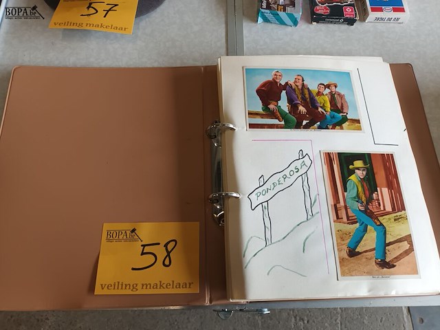 Lot 58 - map met vintage verzamelfoto’s - afbeelding 1 van  6