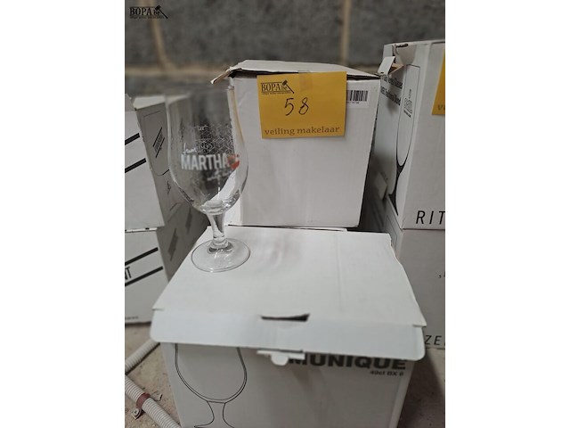 Lot 58 - martha glazen - afbeelding 1 van  1