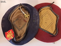 Lot 58 - militaire baretten abl en naamplaatje - afbeelding 2 van  4