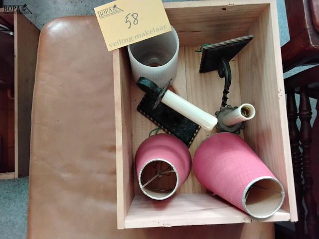 Lot 58 - retro lampenkap en -houders - afbeelding 1 van  1