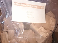 Lot 58 - rookhout chunks beuk 1 kg. 17 stuks - afbeelding 2 van  3