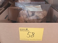 Lot 58 - rookhout chunks beuk 1 kg. 17 stuks - afbeelding 3 van  3