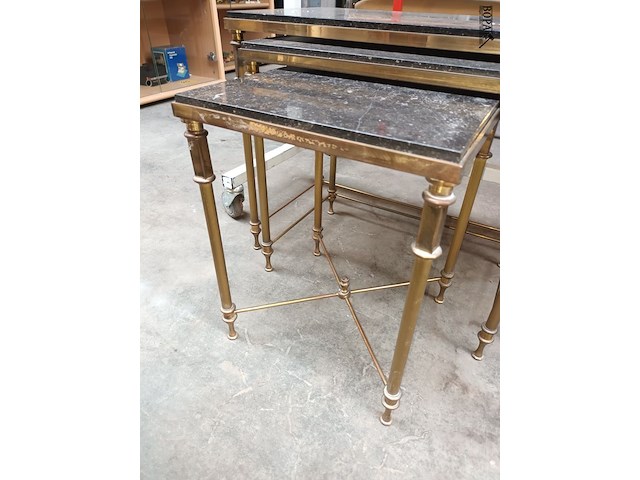 Lot 58 - set van 3 nesttafeltjes - afbeelding 3 van  4