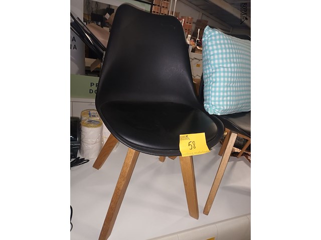 Lot 58 - stoel met kussen. 2 stuks - afbeelding 2 van  3