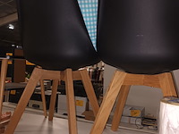 Lot 58 - stoel met kussen. 2 stuks - afbeelding 3 van  3