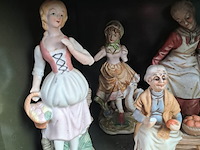 Lot 58 - verzameling porseleinen beeldjes - afbeelding 2 van  4
