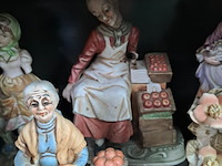 Lot 58 - verzameling porseleinen beeldjes - afbeelding 4 van  4