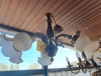 Lot 58 - vintage messing kroonluchter met melkglazen kappen - afbeelding 1 van  2