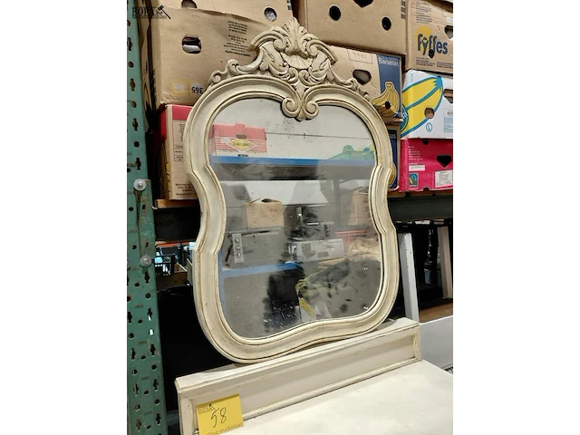 Lot 58 - vintage wastafelkast met opzet spiegel - afbeelding 2 van  6