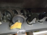 Lot 58 - zwenkwielen 8 stuks - afbeelding 1 van  4