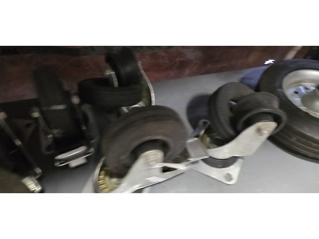 Lot 58 - zwenkwielen 8 stuks - afbeelding 3 van  4