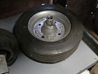 Lot 58 - zwenkwielen 8 stuks - afbeelding 4 van  4