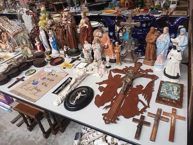 Lot 580 - devotie en heiligenbeelden. 40 stuks - afbeelding 1 van  7