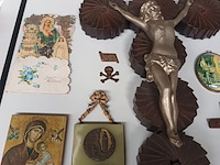 Lot 580 - devotie en heiligenbeelden. 40 stuks - afbeelding 3 van  7