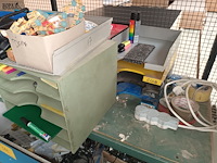 Lot 581 - werkbank met inhoud - afbeelding 3 van  5