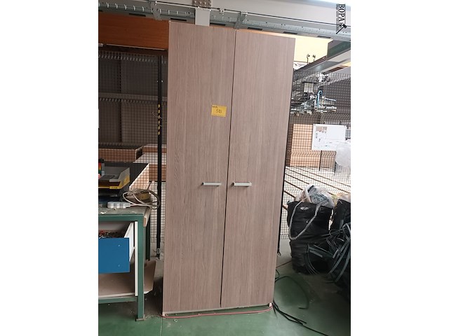 Lot 583 - kast met 2 deuren - afbeelding 1 van  2
