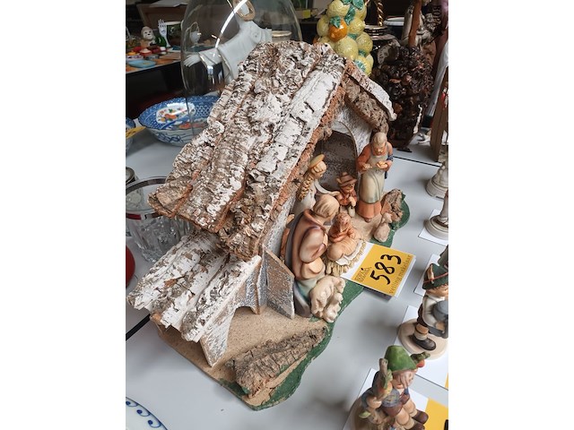 Lot 583 - kerststal met figuren goebel - afbeelding 2 van  5