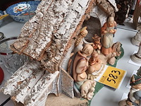 Lot 583 - kerststal met figuren goebel - afbeelding 2 van  5