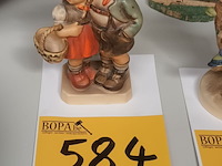 Lot 584 - beeldje goebel - afbeelding 1 van  3