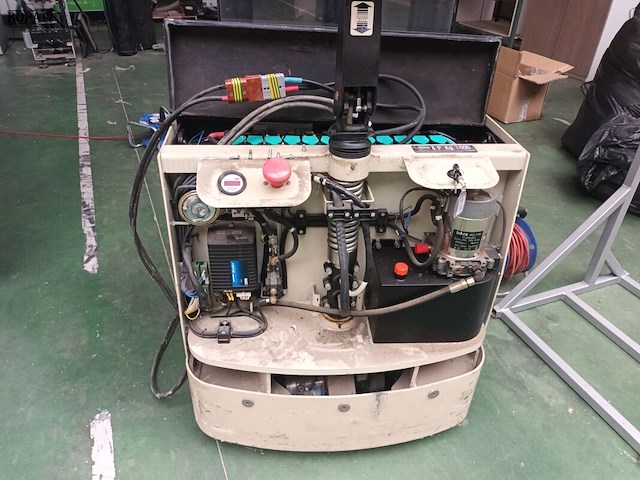 Lot 585 - elektrische palletstapelaar - afbeelding 3 van  4