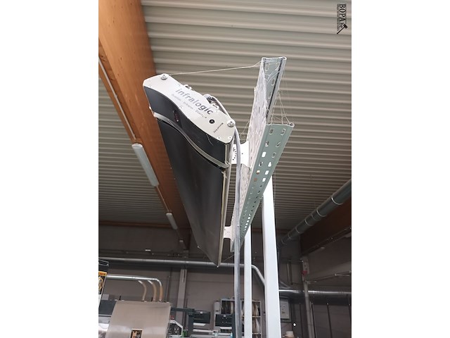 Lot 586 - infrarood verwarming op staander - afbeelding 4 van  4