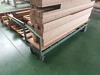 Lot 587 - kar en lot hout - afbeelding 3 van  3