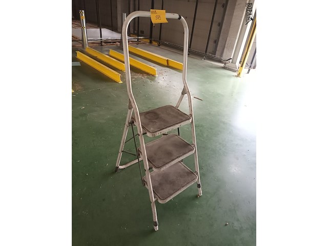 Lot 589 - trapladder - afbeelding 1 van  2