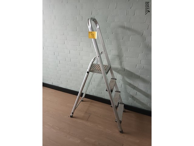 Lot 59 - aluminium trapladder - afbeelding 1 van  2