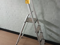 Lot 59 - aluminium trapladder - afbeelding 1 van  2