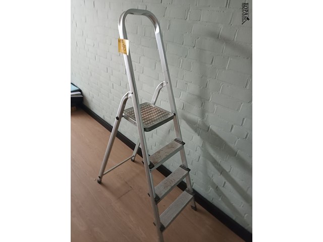 Lot 59 - aluminium trapladder - afbeelding 2 van  2